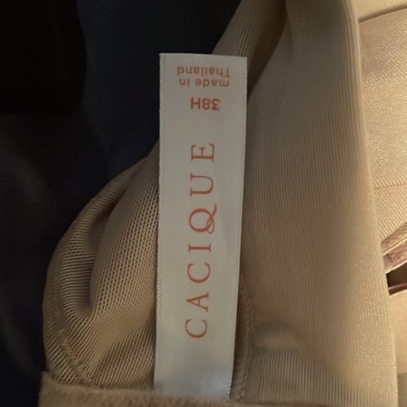 There are 3bras listed the price is based on the bundle. Very well made Like new - Picture 3 of 7